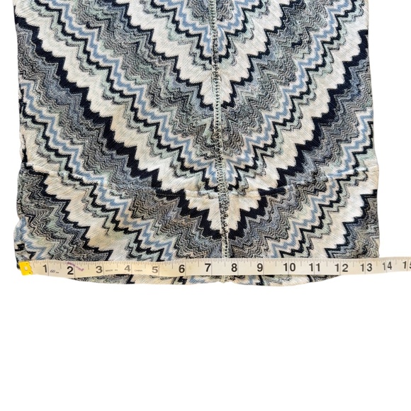 White House Black‎ Market Lightweight Sweater - Size XS - Chevron Design - Picture 5 of 8